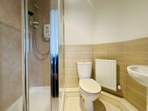 Ensuite- click for photo gallery